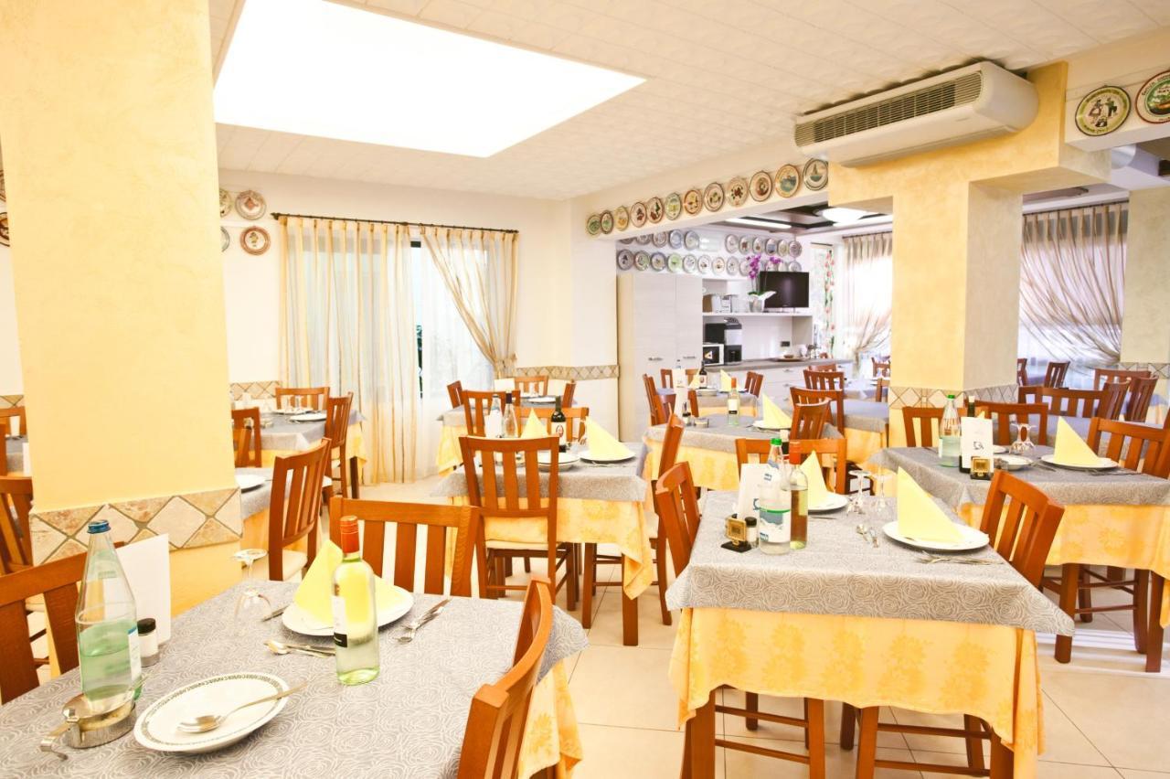 Hotel Dolcevita Cesenatico Luaran gambar